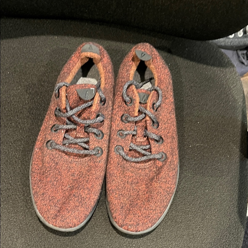 Allbirds Men Wool Runners Black/Red Christmas Size 11 Floor Sample